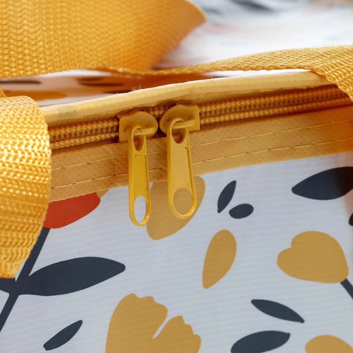 Kleine Lunch/sixpack Koeltas - Boterbloem Print - 20 X 30 Cm - 12 L 5 Kleine Lunch/sixpack Koeltas - Boterbloem Print - 20 X 30 Cm - 12 L - Afbeelding 3