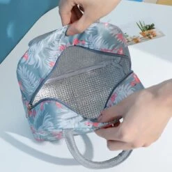 Koeltas - Lunchtas - Volwassenen En Kinderen - Compact & Handig: Zomer - Picknick -School - Lunch - Werk - Grijs Flamingo 15 Koeltas - Lunchtas - Volwassenen En Kinderen - Compact & Handig: Zomer - Picknick -School - Lunch - Werk - Grijs Flamingo -Buiten Kamperen Apparatuur 1200x1200 1374