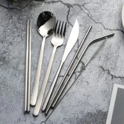 House Of Husk Reisbestek - Reis Bestekset - Chopsticks - Metalen Rietjes Met Borstel - Lepel - Vaatwasserbestendig - RVS - 7 Delig - Zilver -Buiten Kamperen Apparatuur 1200x1200 2196