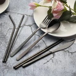 House Of Husk Reisbestek - Reis Bestekset - Chopsticks - Metalen Rietjes Met Borstel - Lepel - Vaatwasserbestendig - RVS - 7 Delig - Zwart -Buiten Kamperen Apparatuur 1200x1200 2205