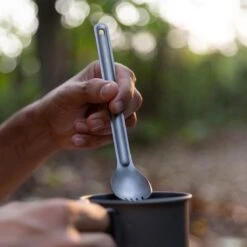 Navaris 2x Spork Met Extra Lange Handgreep - Set Van 2 - Campingbestek Van Titanium - Bestek Voor Onderweg - Lichtgewicht - Inclusief Bewaarzakje 9 Navaris 2x Spork Met Extra Lange Handgreep - Set Van 2 - Campingbestek Van Titanium - Bestek Voor Onderweg - Lichtgewicht - Inclusief Bewaarzakje -Buiten Kamperen Apparatuur 1200x1200 2214