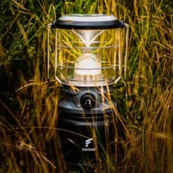 Favour L0944 Retro LED Lantaarn Hoog Vermogen 1300 Lumen, Vintage Design, Tuinlantaarn, Camping Lamp, Stormlantaarn Kleurtemperatuur Instelbaar Warm Wit Tot Koel Wit, Traploos Dimbaar Incl. Kaarslichtstand -Buiten Kamperen Apparatuur 1200x1200 2313
