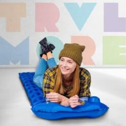 TRVLMORE Slaapmat - Zelfopblazend - 1 Persoons - Ingebouwde Pomp En Kussen - Blauw -Buiten Kamperen Apparatuur 1200x1200 406