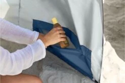 Sport-Brella - Premiere Strandtent - Windscherm - Tochtscherm - Tochtscherm - Stormparaplu - Zonnescherml - Blauw -Buiten Kamperen Apparatuur 1200x796 1