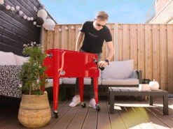 AXI Retro Cooler Rood - Koeler Met Wielen - 76L Inhoud - Koelbox Met Aftapkraan -Buiten Kamperen Apparatuur 1200x900 49